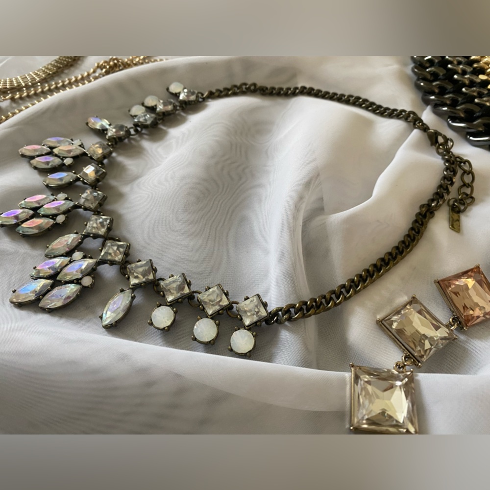 Iridescent gem & crystal covered necklace (discounts on necklace bundles)